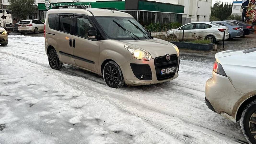 Önce tuhaf bir koku yayıldı, sonra köpükler ortaya çıktı! Mahalleliyi endişelendiren anlar 15